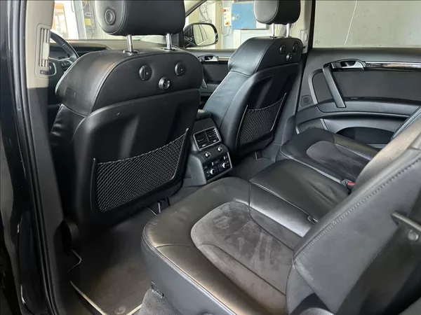 Audi Q7 3,0 TDi QUATTRO 7-MÍST - foto 14
