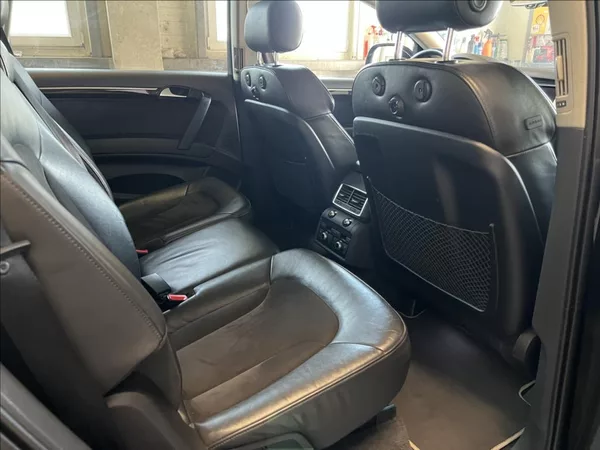 Audi Q7 3,0 TDi QUATTRO 7-MÍST - foto 18
