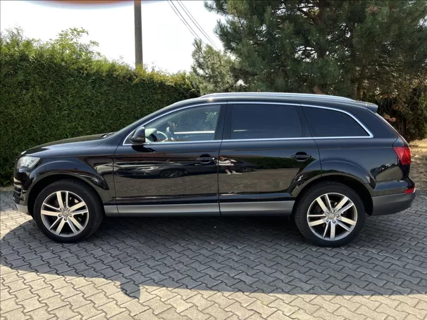 Audi Q7 3,0 TDi QUATTRO 7-MÍST - foto 2