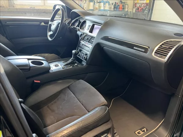 Audi Q7 3,0 TDi QUATTRO 7-MÍST - foto 21