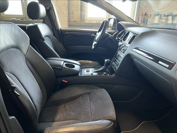 Audi Q7 3,0 TDi QUATTRO 7-MÍST - foto 22