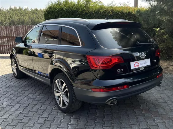 Audi Q7 3,0 TDi QUATTRO 7-MÍST - foto 3
