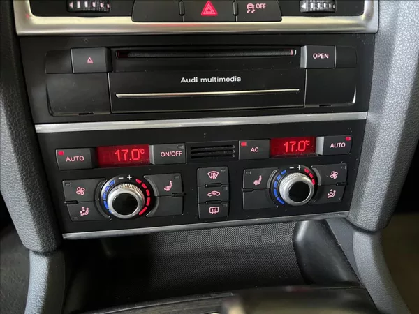 Audi Q7 3,0 TDi QUATTRO 7-MÍST - foto 30