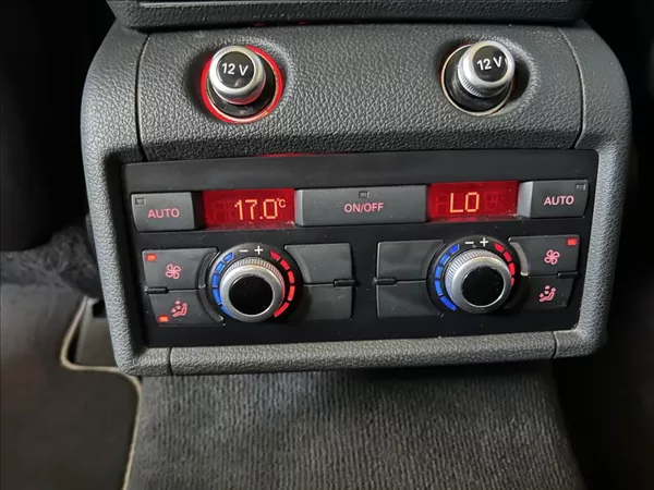 Audi Q7 3,0 TDi QUATTRO 7-MÍST - foto 32