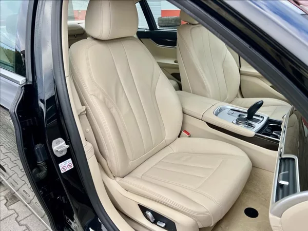 BMW Řada 7 3,0 730d xDrive záruka 2027 - foto 19