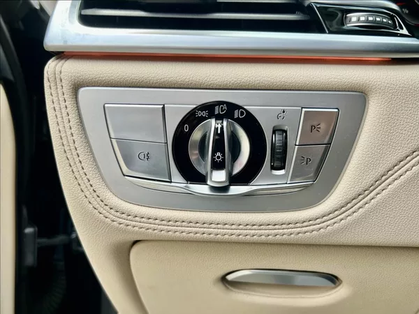 BMW Řada 7 3,0 730d xDrive záruka 2027 - foto 48