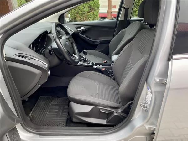 Ford Focus 1,5 TDCi NAVI VÝHŘEV - foto 10
