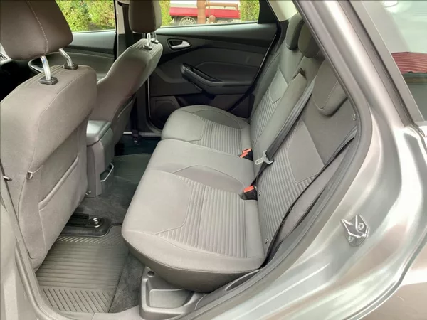 Ford Focus 1,5 TDCi NAVI VÝHŘEV - foto 12