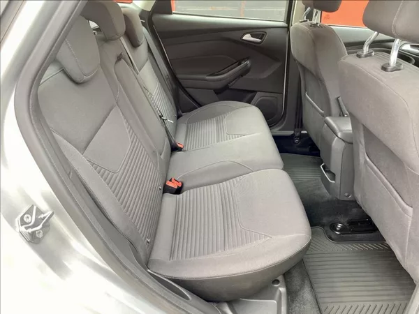Ford Focus 1,5 TDCi NAVI VÝHŘEV - foto 16