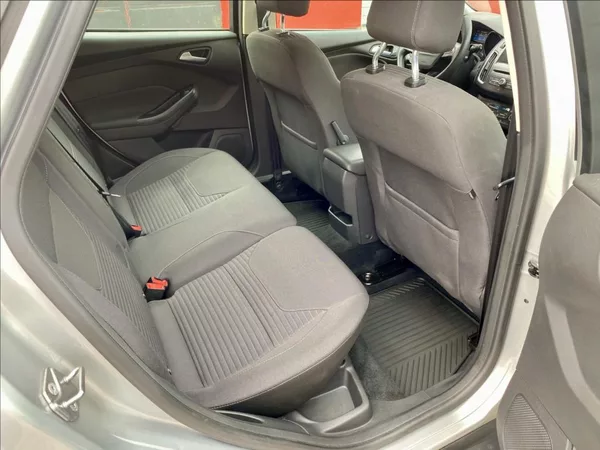 Ford Focus 1,5 TDCi NAVI VÝHŘEV - foto 17