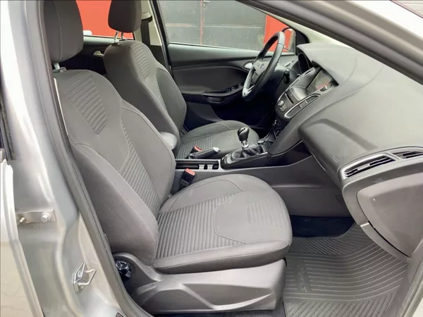 Ford Focus 1,5 TDCi NAVI VÝHŘEV - foto 19