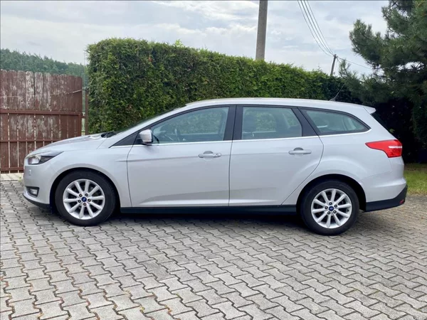 Ford Focus 1,5 TDCi NAVI VÝHŘEV - foto 2