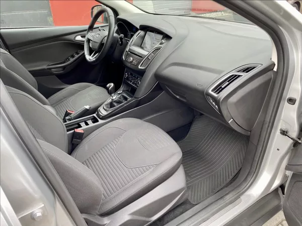 Ford Focus 1,5 TDCi NAVI VÝHŘEV - foto 20