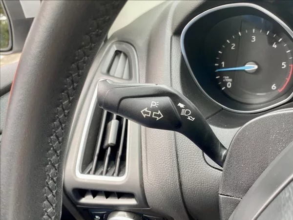 Ford Focus 1,5 TDCi NAVI VÝHŘEV - foto 23