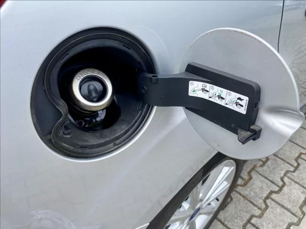 Ford Focus 1,5 TDCi NAVI VÝHŘEV - foto 28