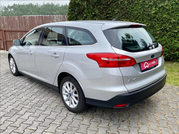 Ford Focus 1,5 TDCi NAVI VÝHŘEV - foto 3