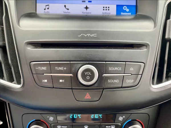 Ford Focus 1,5 TDCi NAVI VÝHŘEV - foto 32