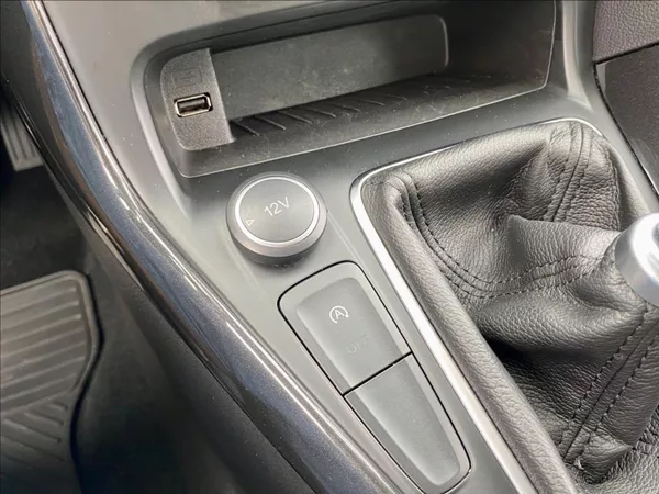 Ford Focus 1,5 TDCi NAVI VÝHŘEV - foto 34