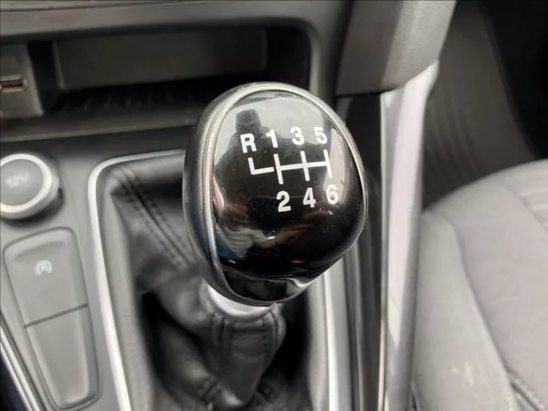 Ford Focus 1,5 TDCi NAVI VÝHŘEV - foto 35