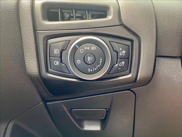 Ford Focus 1,5 TDCi NAVI VÝHŘEV - foto 38