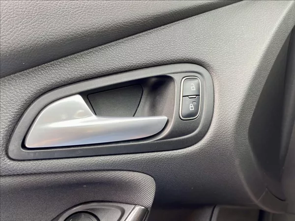 Ford Focus 1,5 TDCi NAVI VÝHŘEV - foto 39