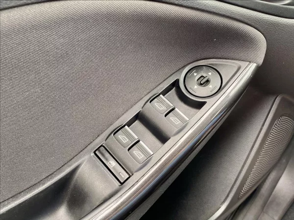 Ford Focus 1,5 TDCi NAVI VÝHŘEV - foto 40