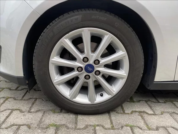 Ford Focus 1,5 TDCi NAVI VÝHŘEV - foto 43