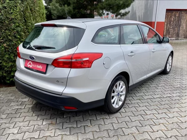 Ford Focus 1,5 TDCi NAVI VÝHŘEV - foto 5