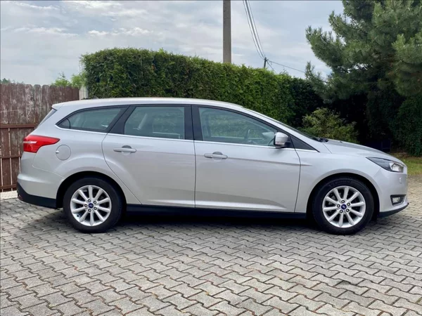 Ford Focus 1,5 TDCi NAVI VÝHŘEV - foto 6