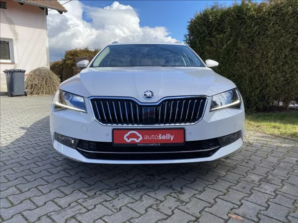 Škoda Superb 2,0 TDi Executive / DSG / NAV - foto 10