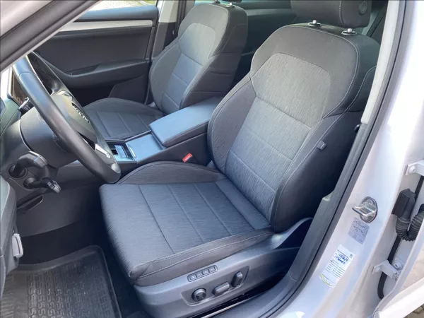 Škoda Superb 2,0 TDi Executive / DSG / NAV - foto 11