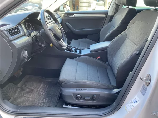 Škoda Superb 2,0 TDi Executive / DSG / NAV - foto 12