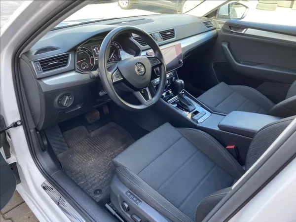 Škoda Superb 2,0 TDi Executive / DSG / NAV - foto 13