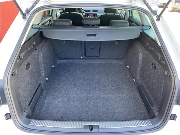 Škoda Superb 2,0 TDi Executive / DSG / NAV - foto 16