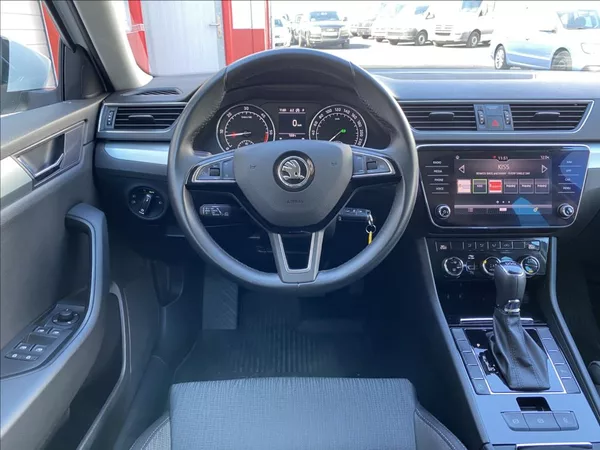 Škoda Superb 2,0 TDi Executive / DSG / NAV - foto 24