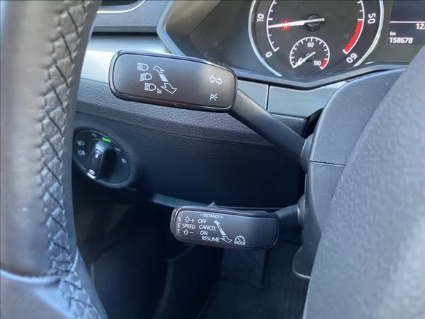Škoda Superb 2,0 TDi Executive / DSG / NAV - foto 25