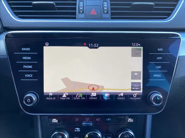 Škoda Superb 2,0 TDi Executive / DSG / NAV - foto 28