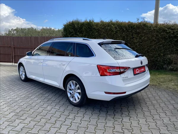 Škoda Superb 2,0 TDi Executive / DSG / NAV - foto 3