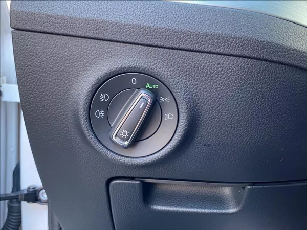 Škoda Superb 2,0 TDi Executive / DSG / NAV - foto 34