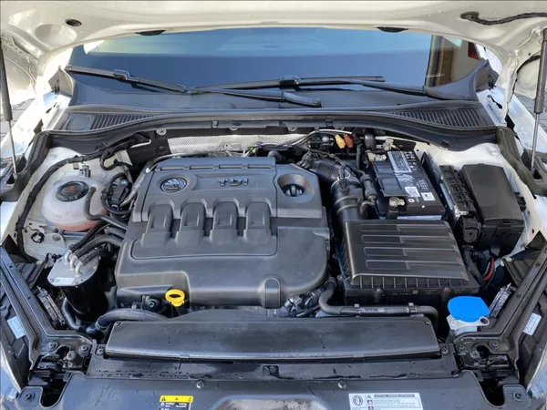 Škoda Superb 2,0 TDi Executive / DSG / NAV - foto 39