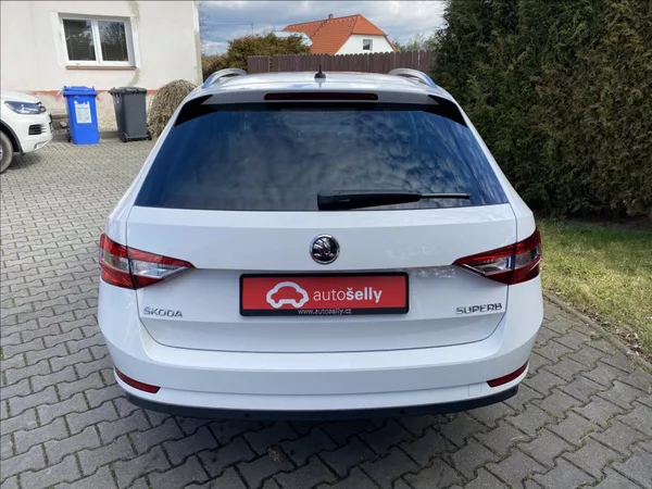 Škoda Superb 2,0 TDi Executive / DSG / NAV - foto 4