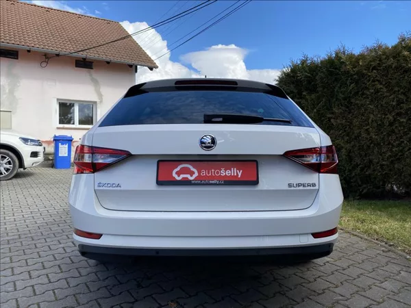 Škoda Superb 2,0 TDi Executive / DSG / NAV - foto 5