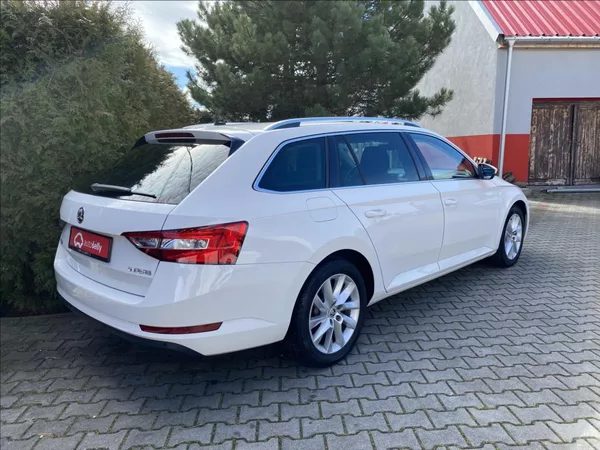 Škoda Superb 2,0 TDi Executive / DSG / NAV - foto 6