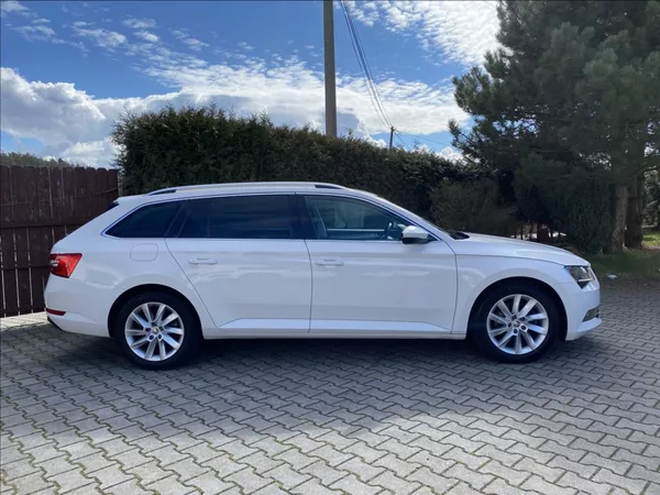 Škoda Superb 2,0 TDi Executive / DSG / NAV - foto 7