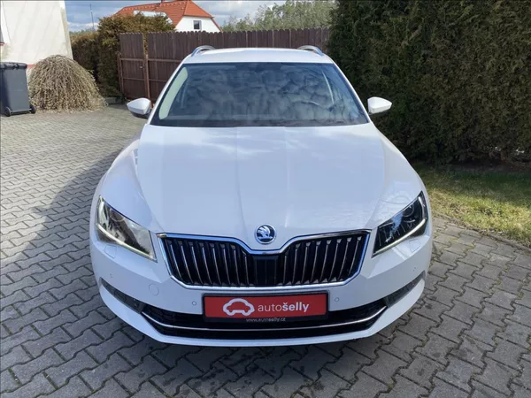 Škoda Superb 2,0 TDi Executive / DSG / NAV - foto 9
