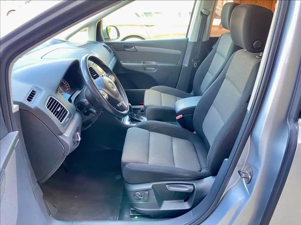 Volkswagen Sharan 2,0 TDI 103kW / DSG / VÝHŘEV - foto 10
