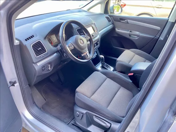 Volkswagen Sharan 2,0 TDI 103kW / DSG / VÝHŘEV - foto 11