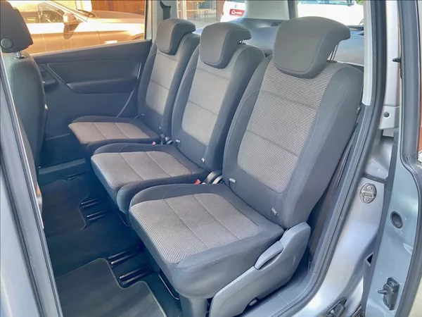 Volkswagen Sharan 2,0 TDI 103kW / DSG / VÝHŘEV - foto 12