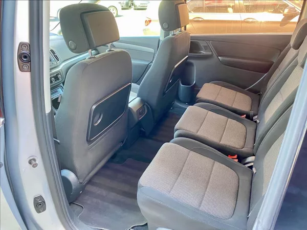 Volkswagen Sharan 2,0 TDI 103kW / DSG / VÝHŘEV - foto 13