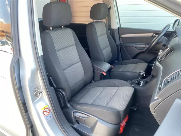 Volkswagen Sharan 2,0 TDI 103kW / DSG / VÝHŘEV - foto 18
